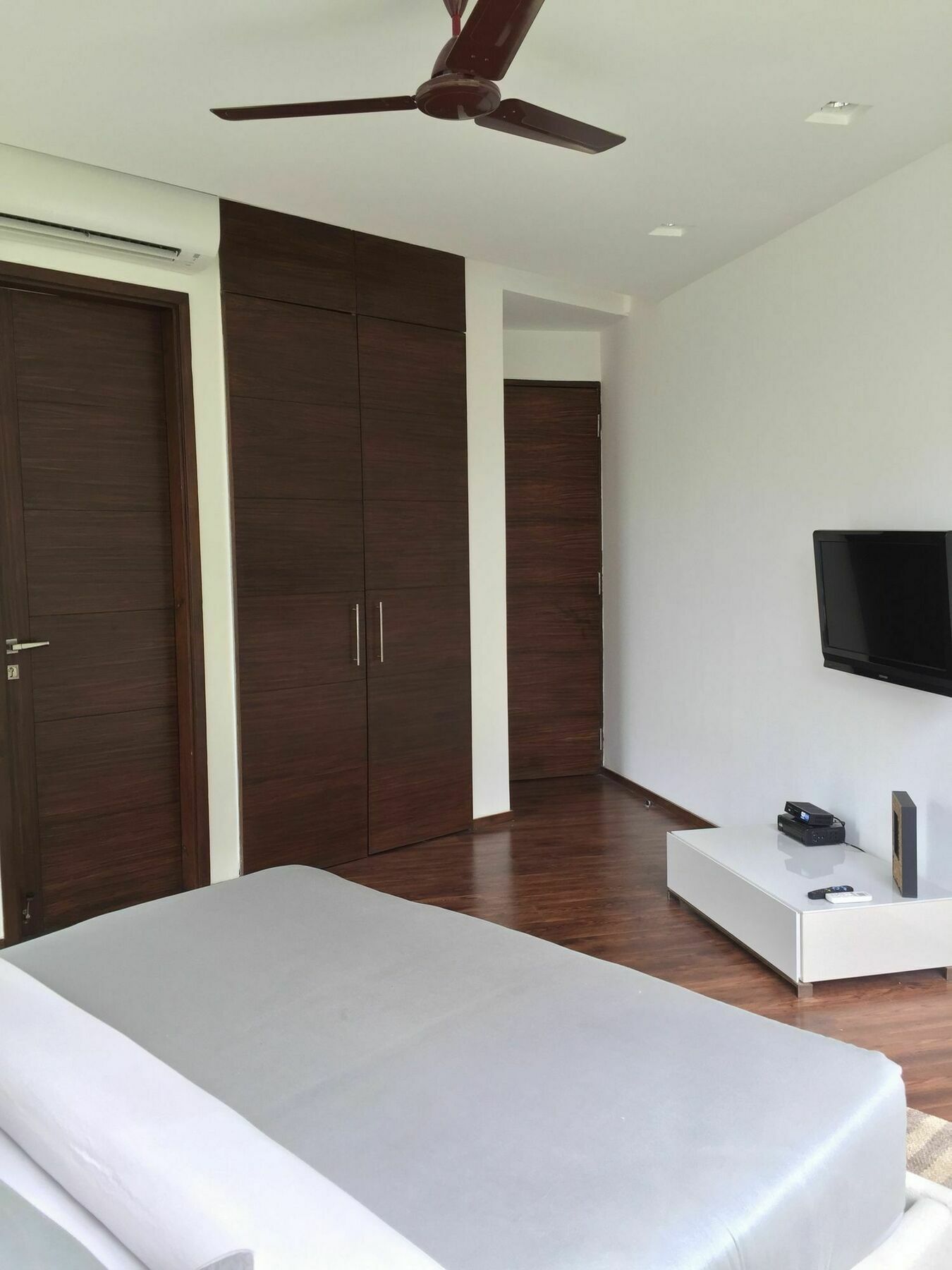 Hotel Calem Grove à Candolim Extérieur photo